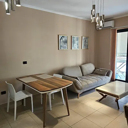 Centre * ティラナ