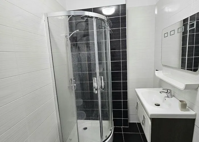 Centre * ティラナ